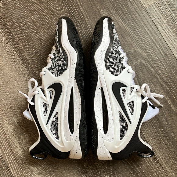 Nike - Picture 7 of 17